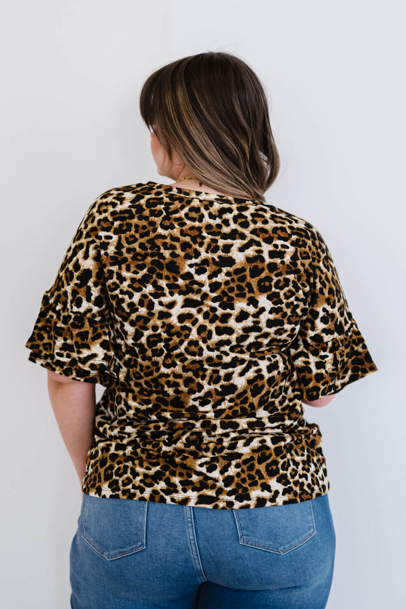 Doe & Rae Lookin' Fabulous Full Size Run Leopard Print Tee