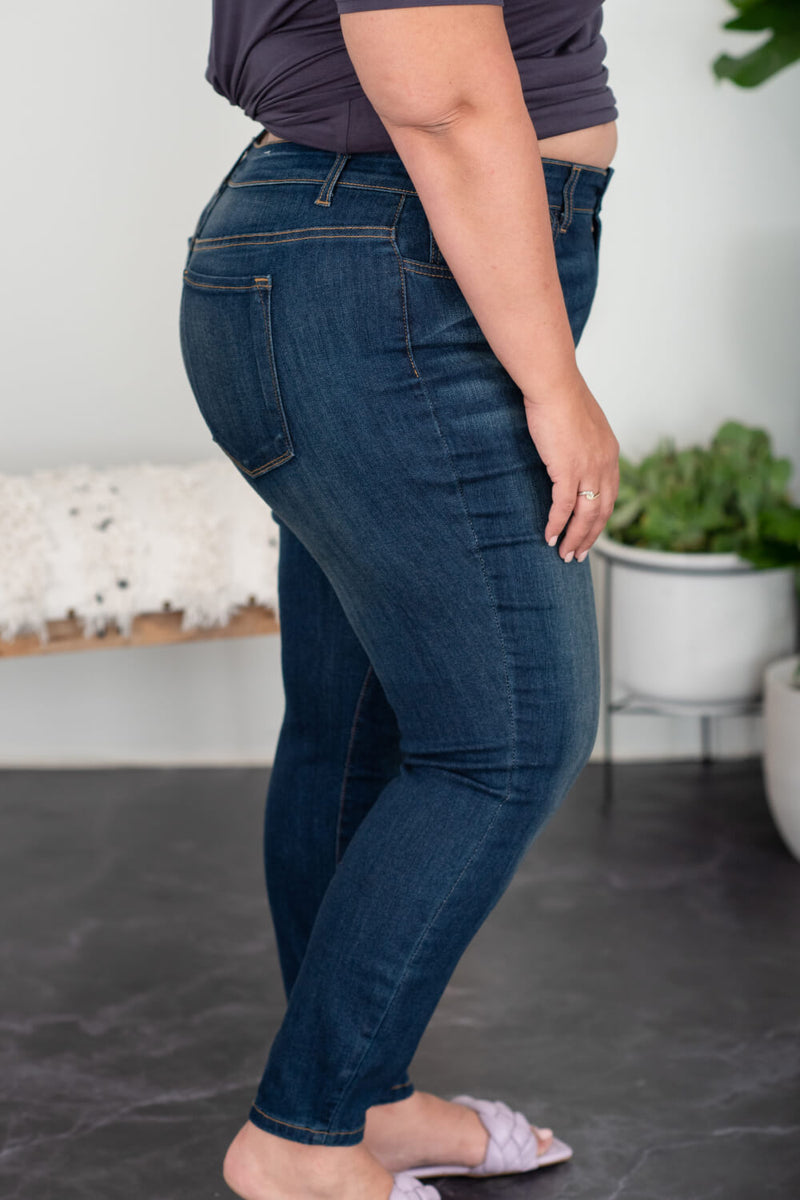 Judy Blue Laurie Full Size Mid-Rise Relaxed Jeans with Handsanding